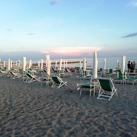 Apartament New Luxury 2Bdr Terrace, Views, Ac Marina Di Carrara Zewnętrze zdjęcie