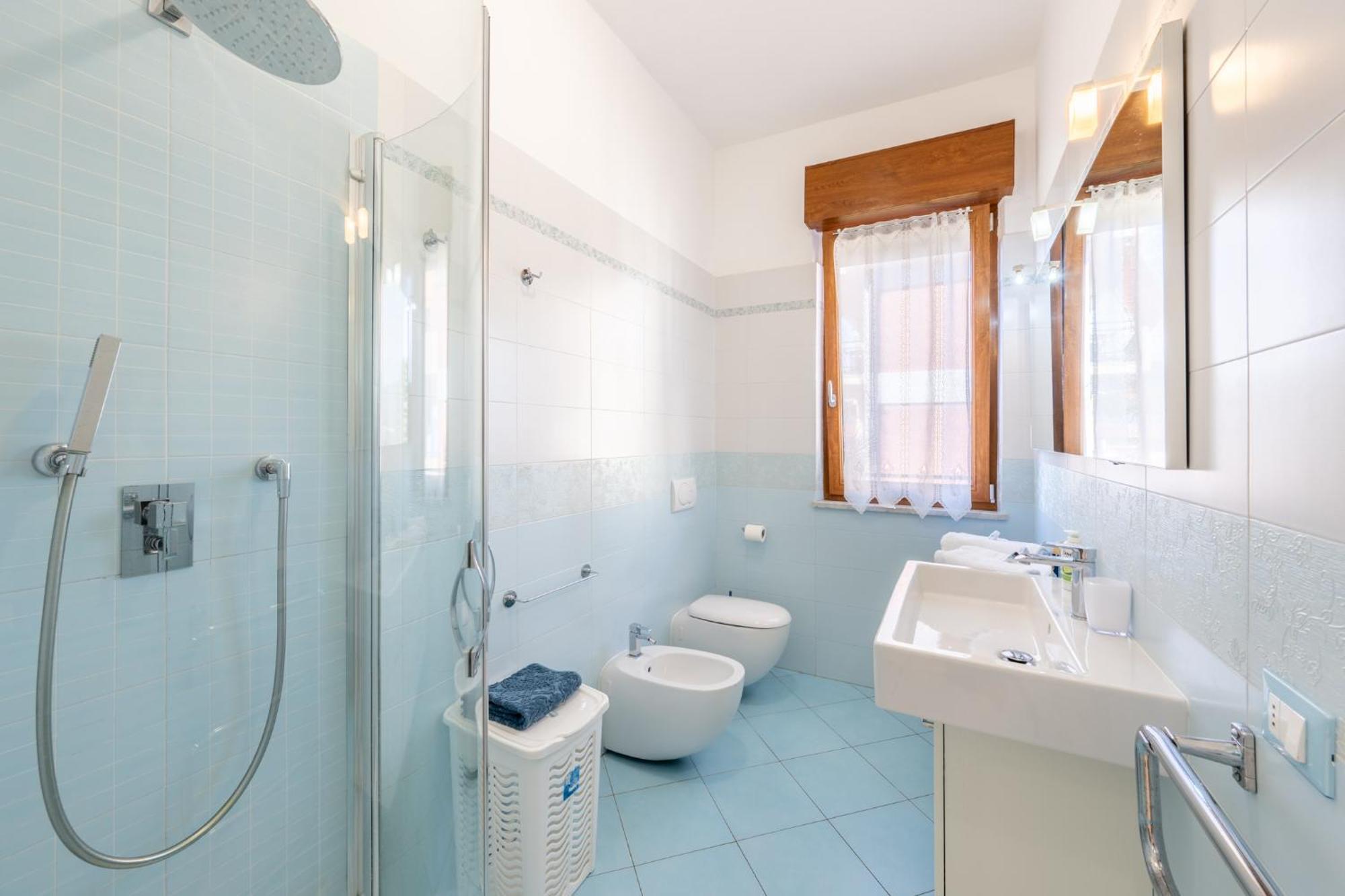 Apartament New Luxury 2Bdr Terrace, Views, Ac Marina Di Carrara Zewnętrze zdjęcie