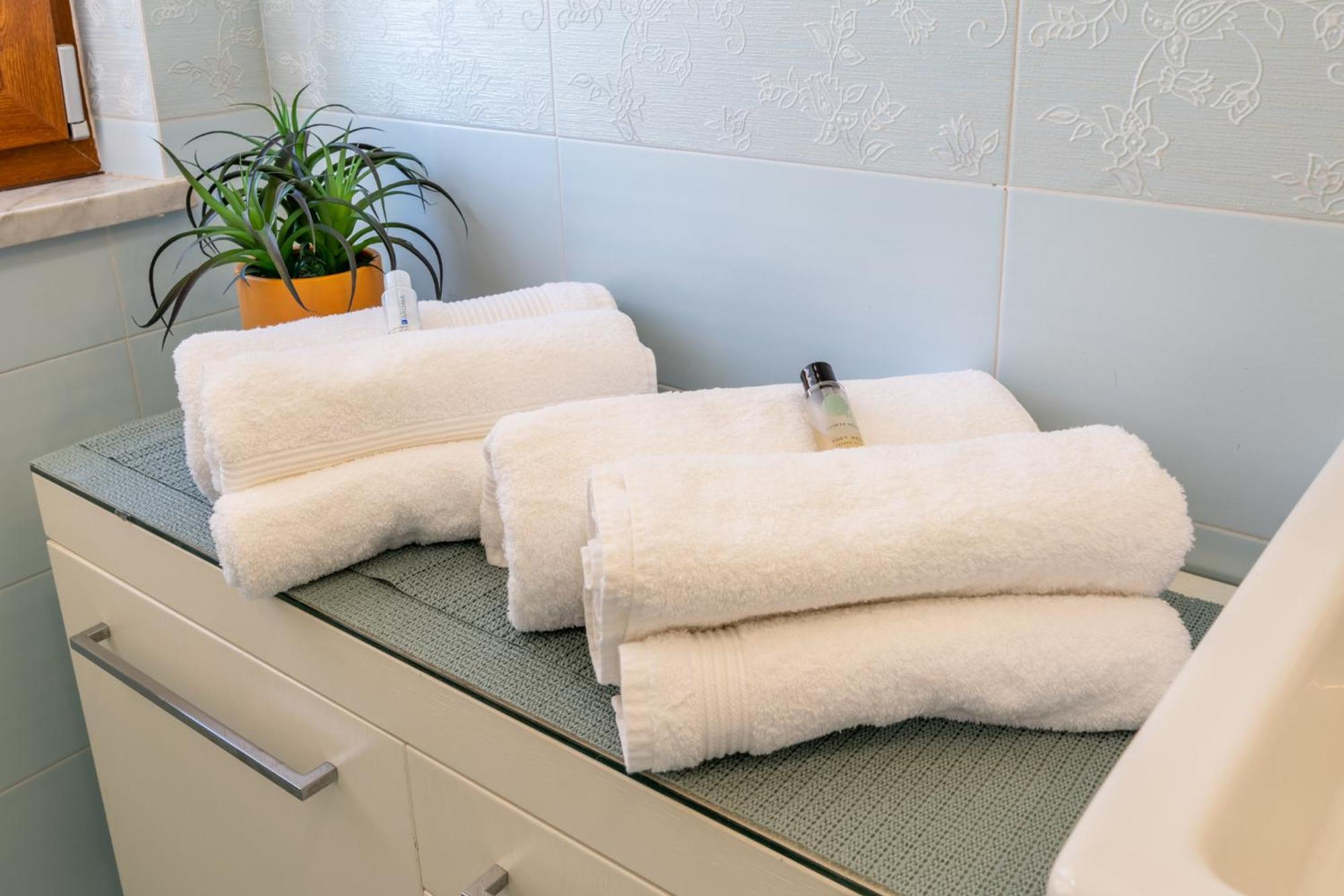 Apartament New Luxury 2Bdr Terrace, Views, Ac Marina Di Carrara Zewnętrze zdjęcie